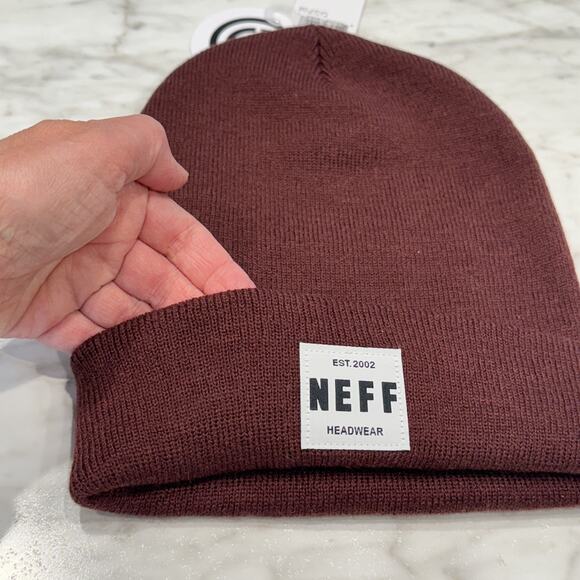 Neff Beanie Unisex‎ OS Logo Burgundy Knit Patch Winter Cuffed NEW - Picture 3 of 9